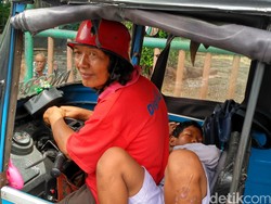 Ketegaran Amat, Bocah yang 11 Tahun Hidup di Atas Bajaj