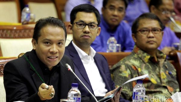 DPR, Menkominfo, dan KPI, Bahas Izin Penyiaran 10 LPS TV