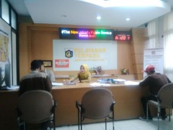 Warga Datangi Kelurahan Petukangan Utara Jaksel, Protes e-KTP Tak Jadi