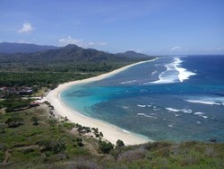 Tropical, Pantai Cantik di Sumbawa Barat