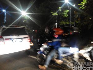 Sedan Terbalik di Jalan HR Rasuna Said, Lalin ke Menteng Sempat Macet