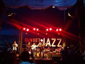 Wisman dari 6 Negara ke Karimunjawa Naik Yacht & Nonton Konser Jazz