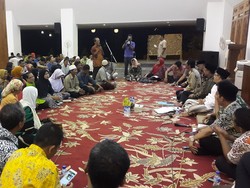 Bupati Anas Ajak Bicara Ratusan Pedagang Bahas Pembangunan Pasar Blambangan