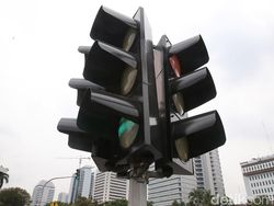 Dendam Putus Cinta, Wanita Ini Terobos Lampu Merah 49 Kali Pakai Mobil Mantannya