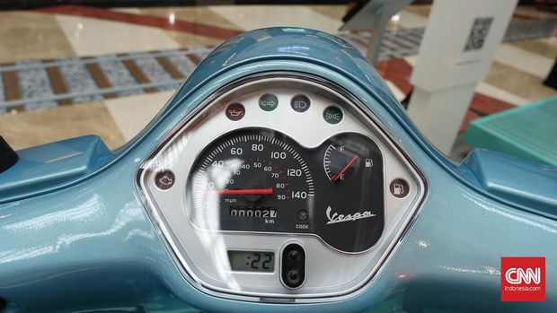 Desain speedometer futurisik dari Vespa Settantesimo edisi Azzuro 70.