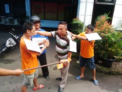 Rekonstruksi Pembunuhan, Guru Olahraga Jatuh Bangun Lawan Preman yang Mengeroyoknya