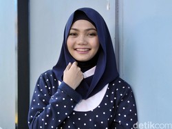 Liburan Romantis Bareng Mantan Suami, Rina Nose CLBK?