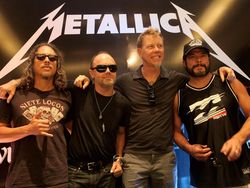 Metallica Sumbang Rp 7,1 M untuk Pengungsi Ukraina