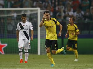 Bartra Senang Lebih Rutin Bermain di Dortmund