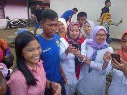 Bahagianya Korban Banjir Bandang Garut Dikunjungi Ofisial dan Pemain Persib