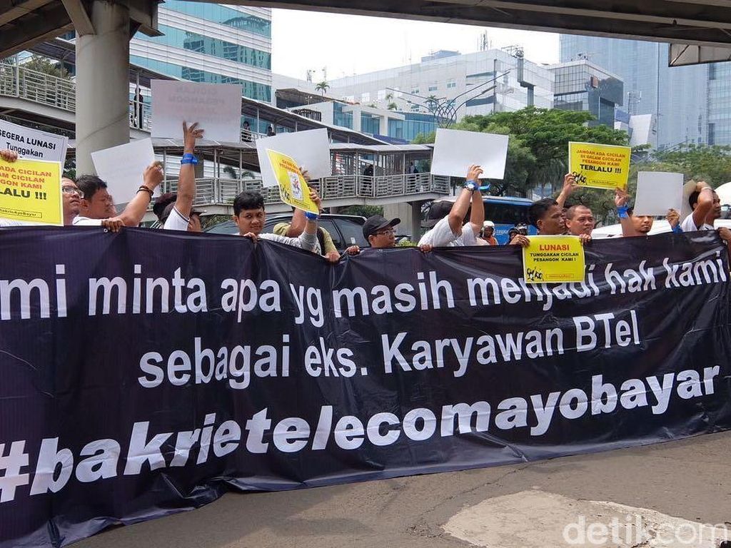 Mantan Karyawan BTel Kembali Demo Tuntut Cicilan Pesangon Mantan Karyawan BTel Kembali Demo Tuntut Cicilan Pesangon