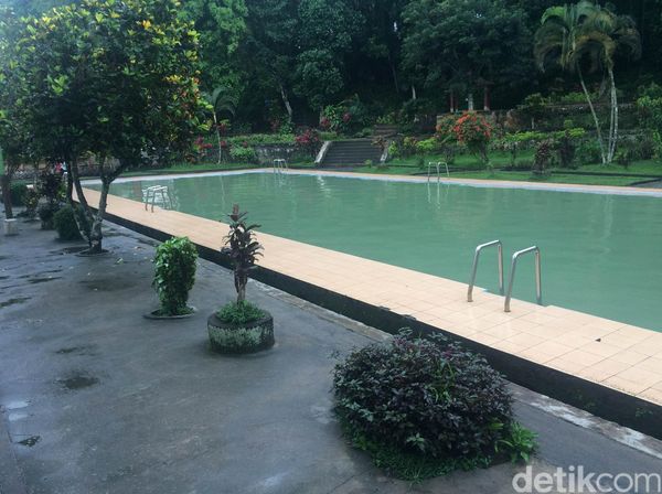 Penampakan Kolam Enteng Jodoh di Lombok