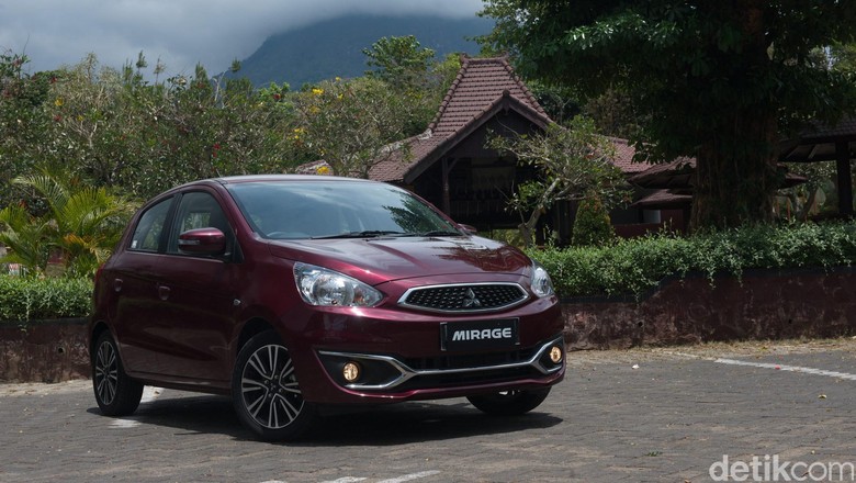 Mitsubishi Sumbang 5 Unit Mirage Untuk Penelitian Sekolah