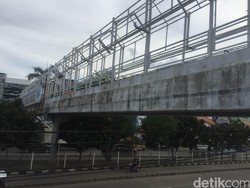 Melihat JPO di Mangga Dua yang Sudah Tak Beratap