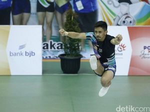 Usai Raih Medali Emas, Pesenam DKI Jakarta Ini Banyak Diajak Foto Bareng Usai Raih Medali Emas, Pesenam DKI Jakarta Ini Banyak Diajak Foto Bareng