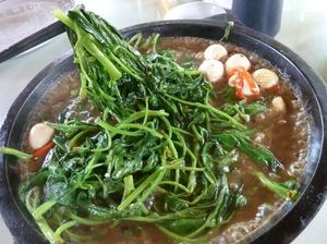 Makan Siang Mantap dengan Kangkung Hot Plate Enak di Rumah Makan Ini Makan Siang Mantap dengan Kangkung Hot Plate Enak di Rumah Makan Ini