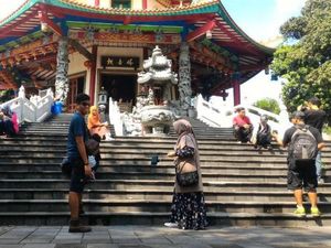 Vihara Buddhagaya Semarang, Bak Mengunjungi Negeri China