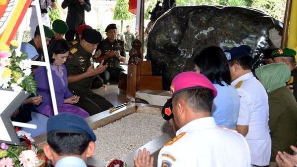 Panglima TNI Ziarah ke Makam Bung Karno