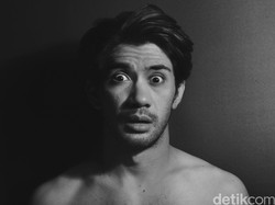 Reza Rahadian Terbiasa Mandiri Sejak Kecil