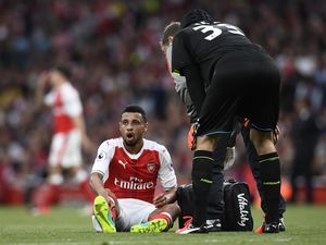 Cedera Lutut, Coquelin Absen Tiga Pekan