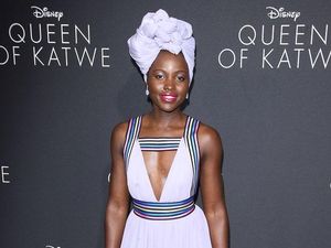 Rambut Keriting Dipotong, Lupita NyongO Kritik Majalah Ternama Inggris Rambut Keriting Dipotong, Lupita NyongO Kritik Majalah Ternama Inggris