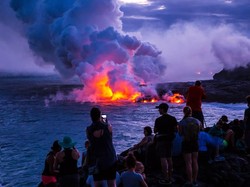 Jatuh ke Kawah Gunung Berapi, Pasutri dan 1 Anaknya Tewas