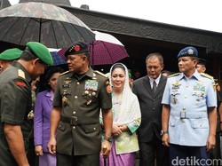 Didampingi Titiek, Panglima dan Petinggi TNI Ziarah ke Makam Suharto