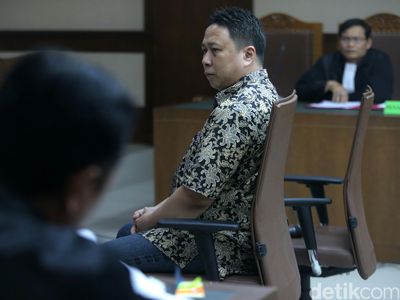 Sukotjo S Bambang Dituntut 4,5 Tahun Penjara