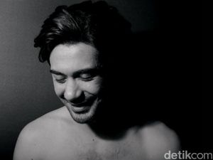Sepenggal Kisah Hidup Reza Rahadian Tanpa Figur Bapak