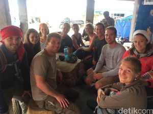 Turis Pendaki ini Saksikan Gunung Barujari Rinjani Meletus: Bang! Spectacular