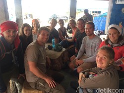 Turis Pendaki ini Saksikan Gunung Barujari Rinjani Meletus: Bang! Spectacular