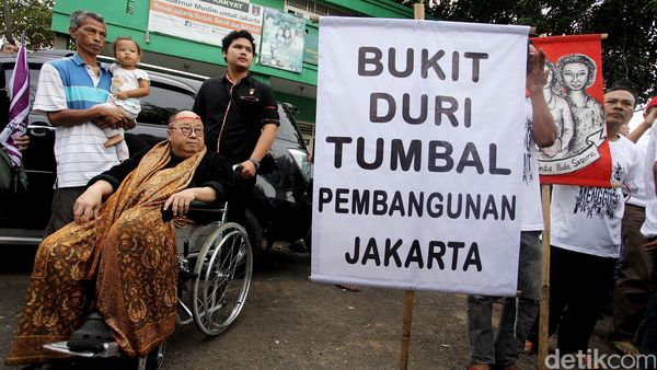 Berkursi Roda, Jaya Suprana Datang ke Bukit Duri