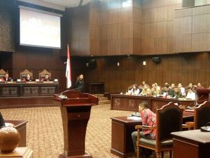 Hakim MK ke Ahli: Tax Amnesty untuk Bawa Pulang Uang di Luar Negeri