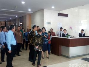 Ketika Jokowi dan Sri Mulyani Beri Semangat ke Petugas Pajak