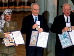 Shimon Peres, Pencetus Perdamaian Israel-Palestina Bersama Yasser Arafat