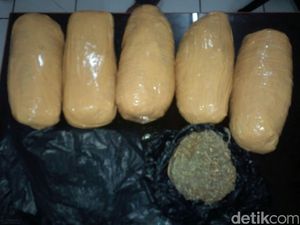 Simpan 5 Kg Ganja Kering di Motor, Bandar Narkoba Dibekuk Polisi