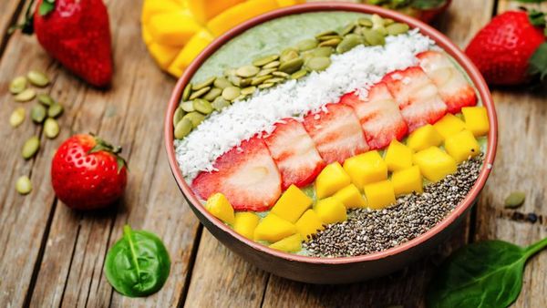 7 Smoothie Bowl Cantik dari Bahan-bahan Segar Menyehatkan