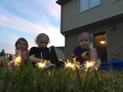 Kisah Haru Zane dan Zac, si Kembar yang Sama-sama Kena Kanker Darah Langka