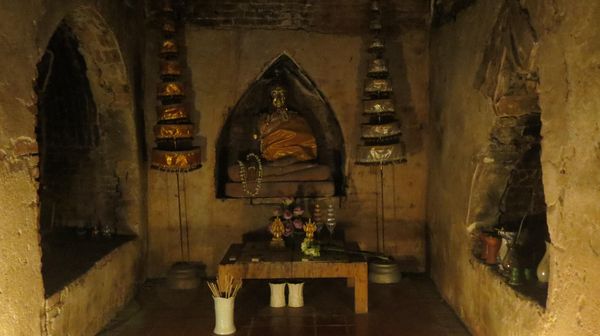 Menjelajah Vihara Misterius di Thailand