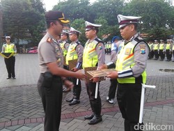 HUT Polantas, Enam Anggota Polres Sidoarjo Dapat Penghargaan
