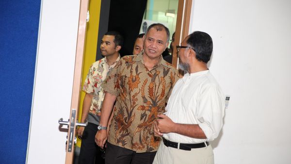 Ketua KPK Nimbrung di Diskusi Buku Denny Indrayana