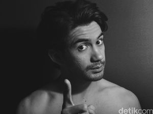 Reza Rahadian: Ibu Saya Pejuang Sejati dan Sumber Energi