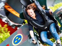 Dibuat Jantungan Naik Skyroller di Taman Rekreasi Tertua di Dunia