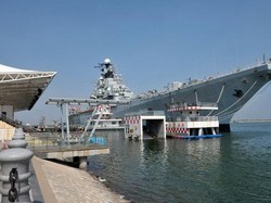 Kapal Induk Jadi Hotel, Ada di China!