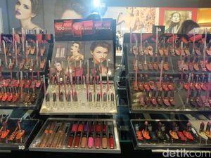 Urban Decay Ciptakan Aplikasi  untuk Mencoba 100 Warna Lipstik