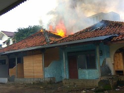 Kebakaran Rumah di Dekat KPP Cilandak, 10 Mobil Damkar Dikerahkan