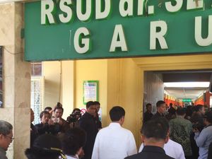 Jokowi Tinjau RSUD Garut yang Rusak Diterjang Banjir Bandang