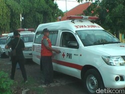 Penjemputan Lima Korban Tewas Kecelakaan Atas Perintah Wali Kota Risma