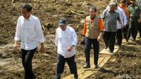 Presiden Jokowi Tinjau Lokasi Banjir Bandang Garut