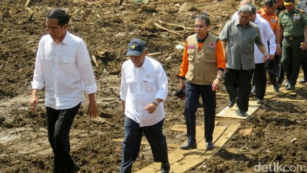 Presiden Jokowi Tinjau Lokasi Banjir Bandang Garut
